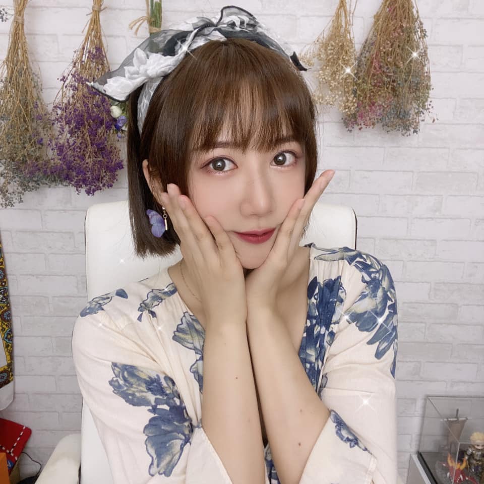 小精翎「唐明翎」神魔女神超高親和力 辣模無法解釋的惹火身材