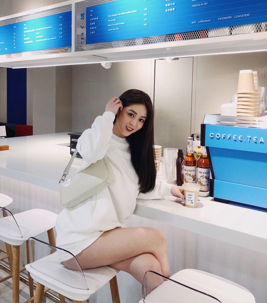 零死角小臉美人「呂尤」甜美陽光笑容加上超性感S曲線，一舉一動都充滿誘惑還有優雅-第1章-图片15