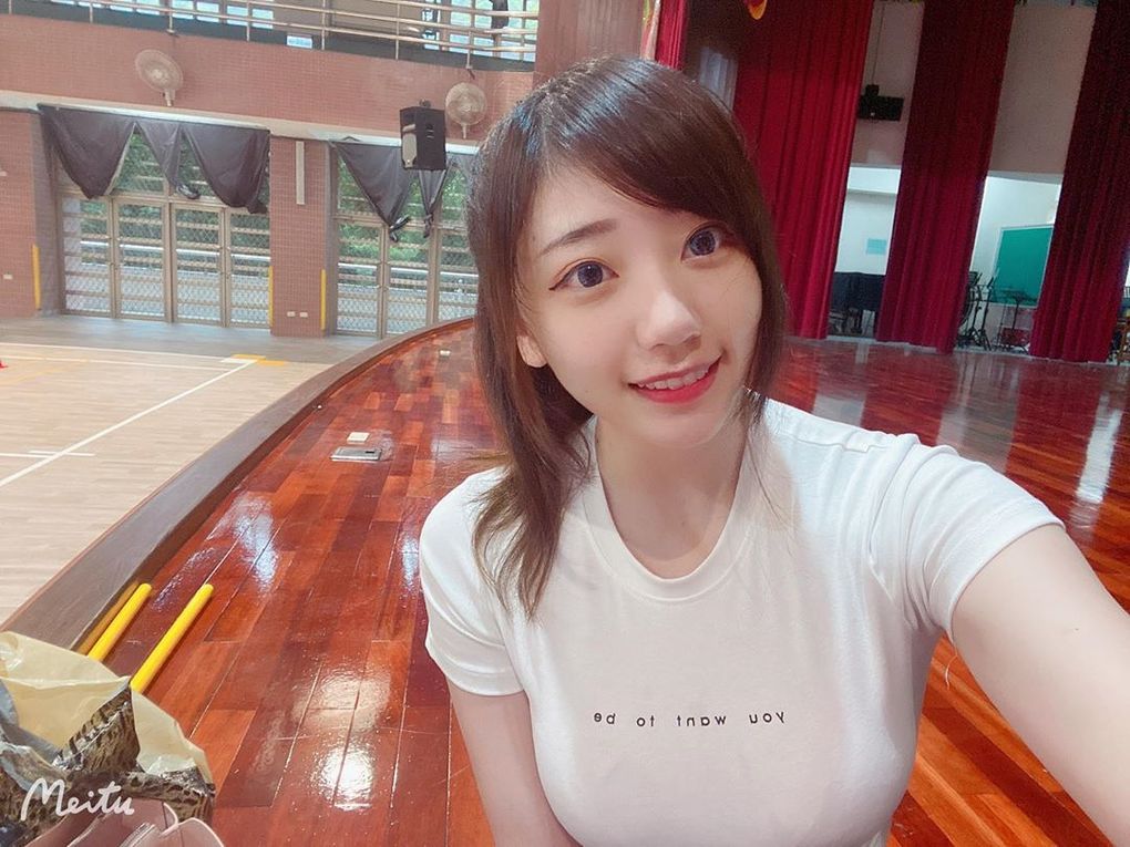 吃貨甜心「夜雨」有顏值有實力的遊戲實況主，超萌女神還神似宅男女神郭雪芙-第1章-图片8