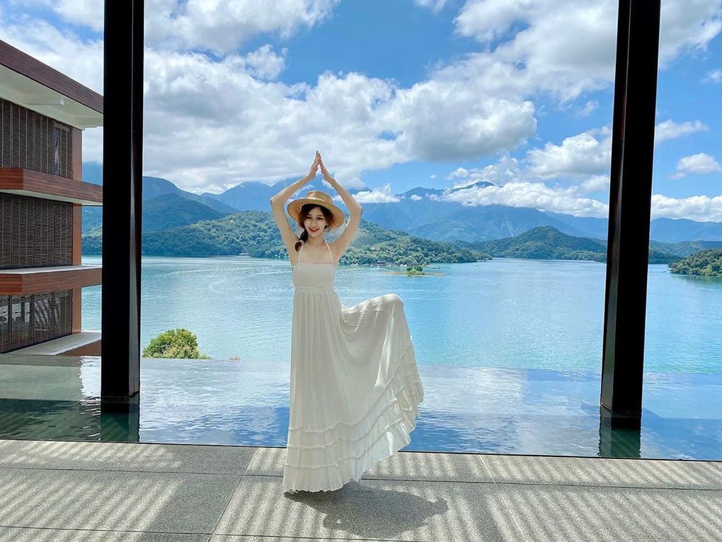 氣質空姐「Tiffany」巴掌小臉、水靈大眼睛的甜美女神，空中瑜伽維持性感好體態-第1章-图片7