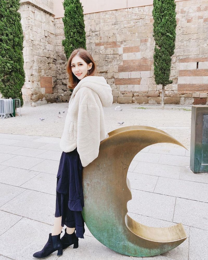 氣質空姐「Tiffany」巴掌小臉、水靈大眼睛的甜美女神，空中瑜伽維持性感好體態-第1章-图片16