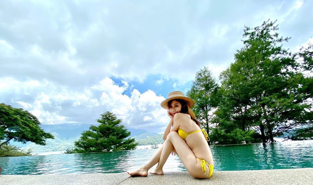 氣質空姐「Tiffany」巴掌小臉、水靈大眼睛的甜美女神，空中瑜伽維持性感好體態-第1章-图片19