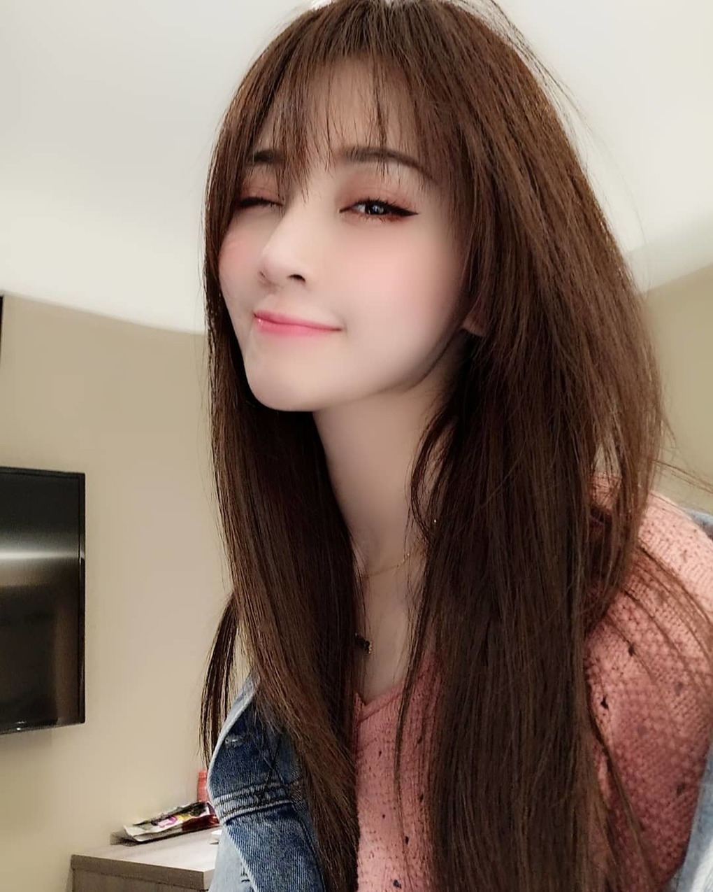 美女直播主太性感「珈菲 Garfield」超胸身材加上腹肌，甜美女神還會畫畫跟唱歌-第1章-图片12