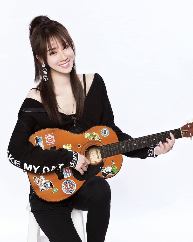 美女直播主太性感「珈菲 Garfield」超胸身材加上腹肌，甜美女神還會畫畫跟唱歌-第1章-图片16