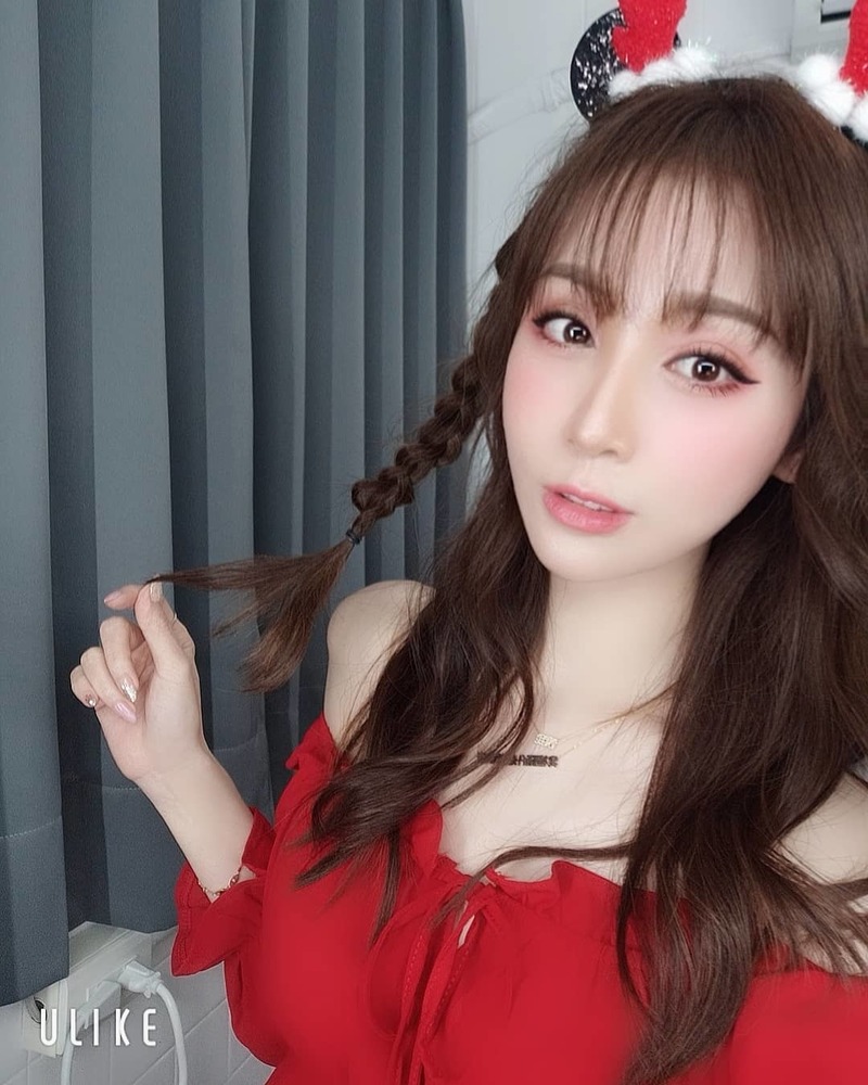 美女直播主太性感「珈菲 Garfield」超胸身材加上腹肌，甜美女神還會畫畫跟唱歌-第1章-图片17