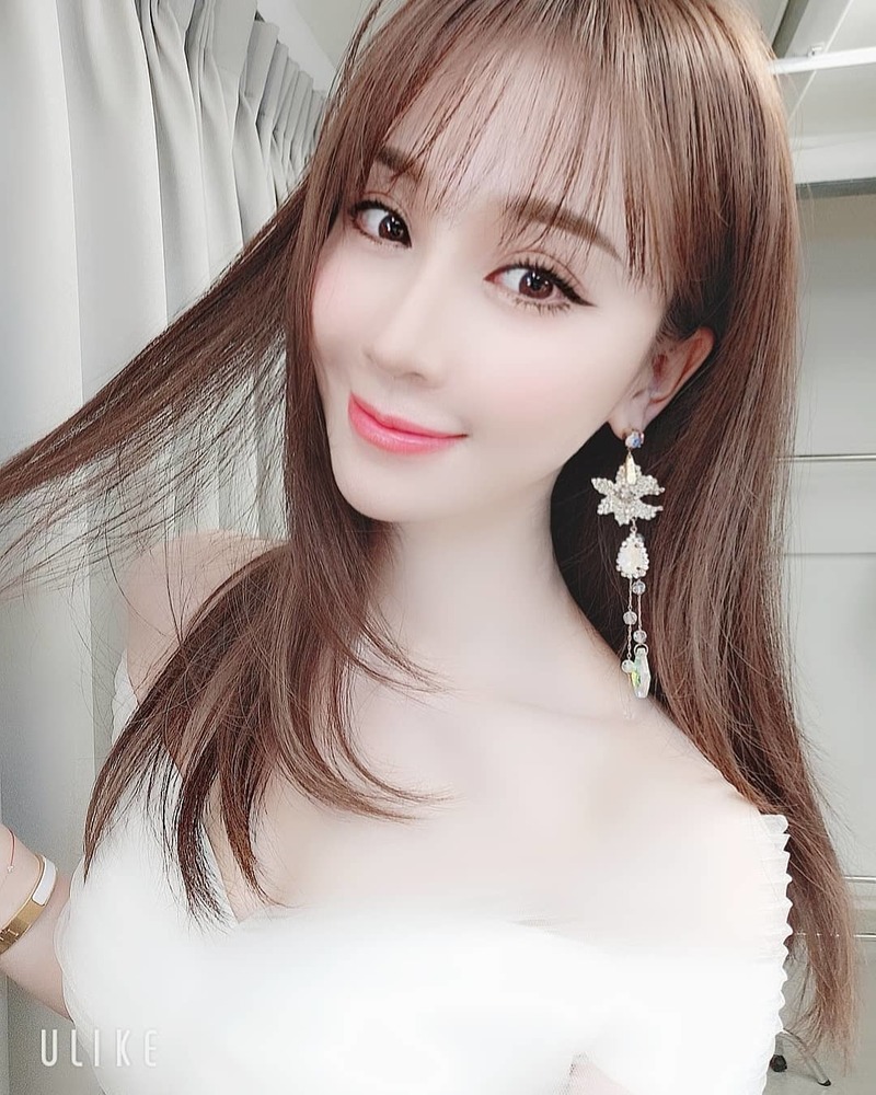 美女直播主太性感「珈菲 Garfield」超胸身材加上腹肌，甜美女神還會畫畫跟唱歌-第1章-图片18