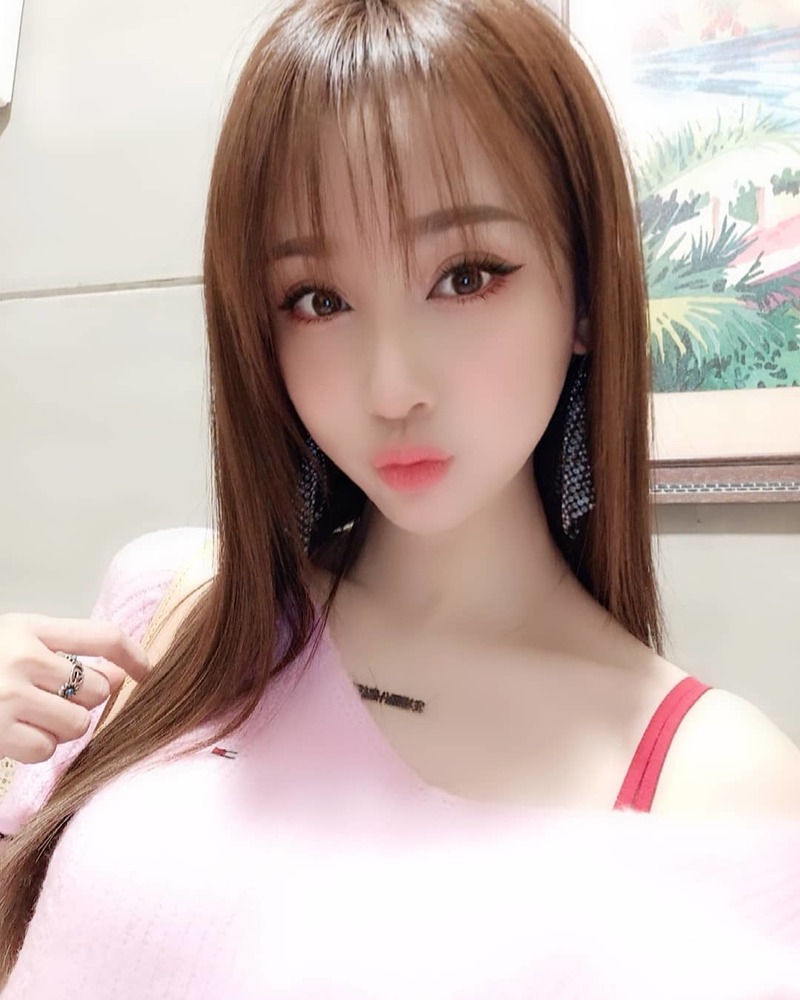 美女直播主太性感「珈菲 Garfield」超胸身材加上腹肌，甜美女神還會畫畫跟唱歌-第1章-图片19