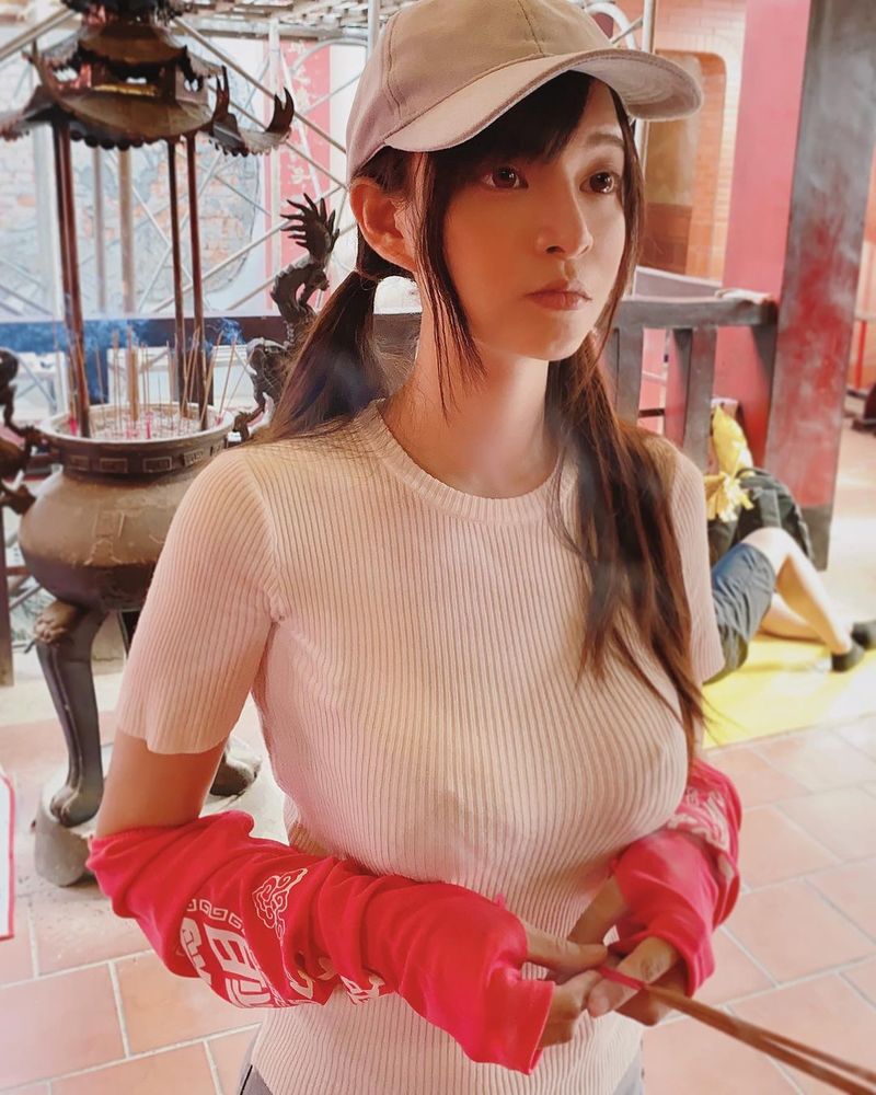 G杯惹火身材「郭鬼鬼」甜美外表獲選封面女郎 性感姣好身材表露無遺-第1章-图片76