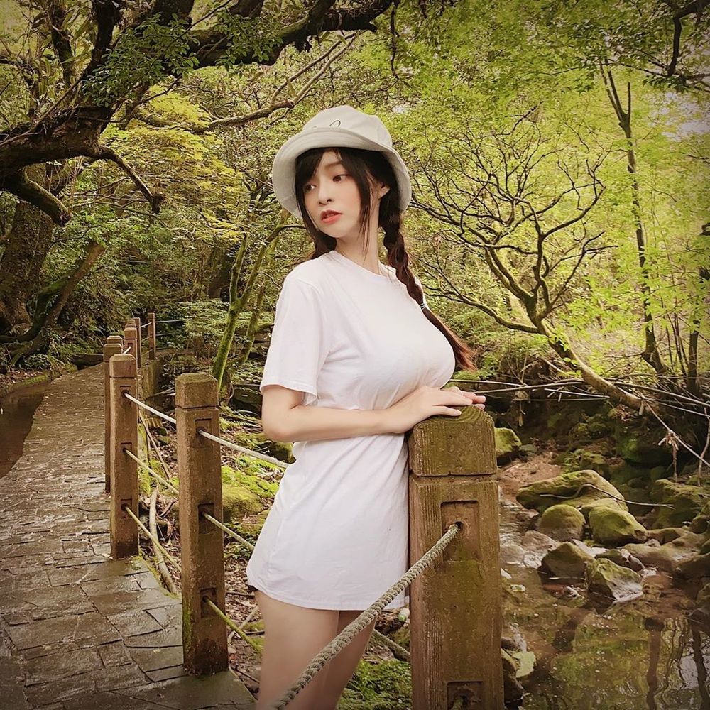 G杯惹火身材「郭鬼鬼」甜美外表獲選封面女郎 性感姣好身材表露無遺-第1章-图片79