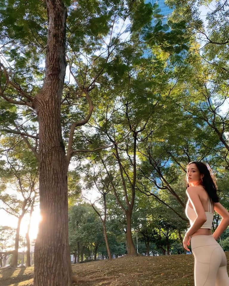 這就是傳說中的高級臉！ 「張耘芝 U.Z」廣告商寵兒，自然高冷臉蛋加上超性感腹肌身材！-第1章-图片7