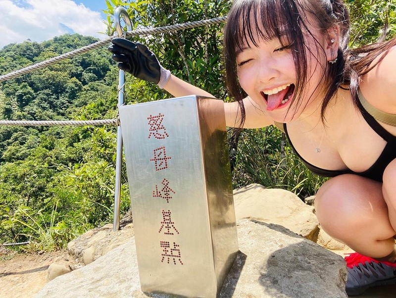 Dara熊熊遊艇上大解放「深溝北半球」滿出比基尼辣翻-第1章-图片10