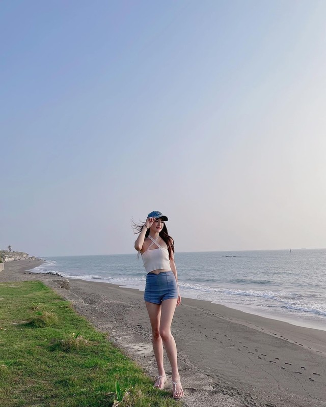 正妹主播糰糰兒惹火旅拍性感小褲褲入境好害羞-第1章-图片10