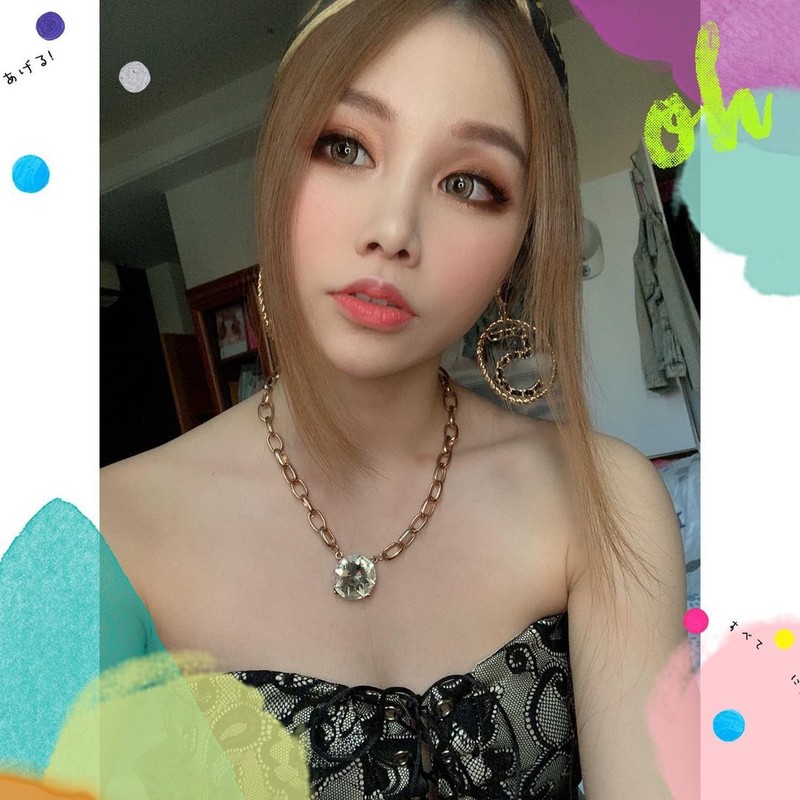 正妹紋繡師Miki唯美自拍小露事業線性感嫵媚好迷人-第1章-图片5