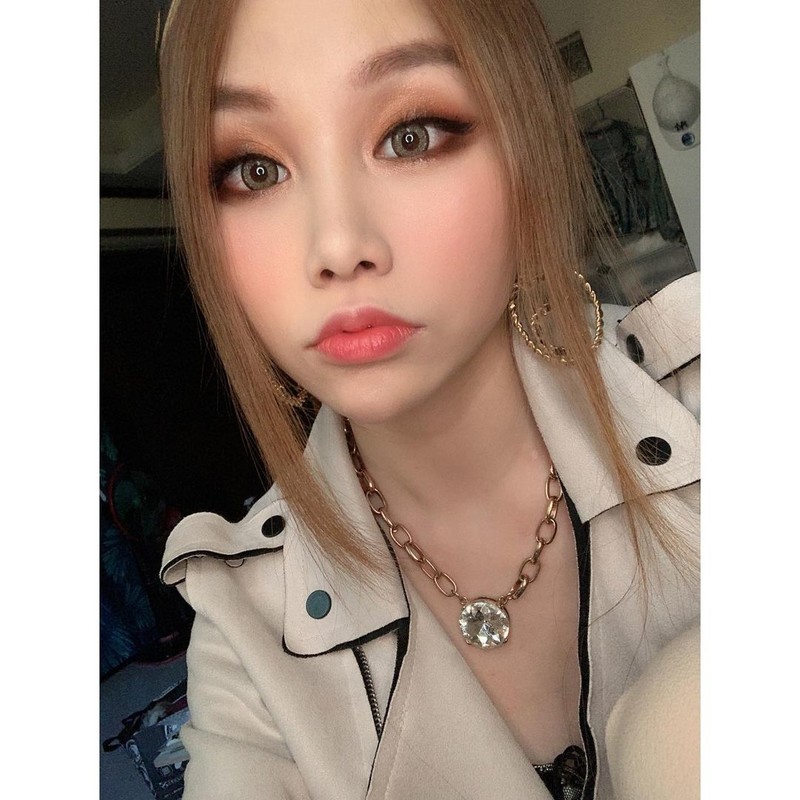 正妹紋繡師Miki唯美自拍小露事業線性感嫵媚好迷人-第1章-图片9