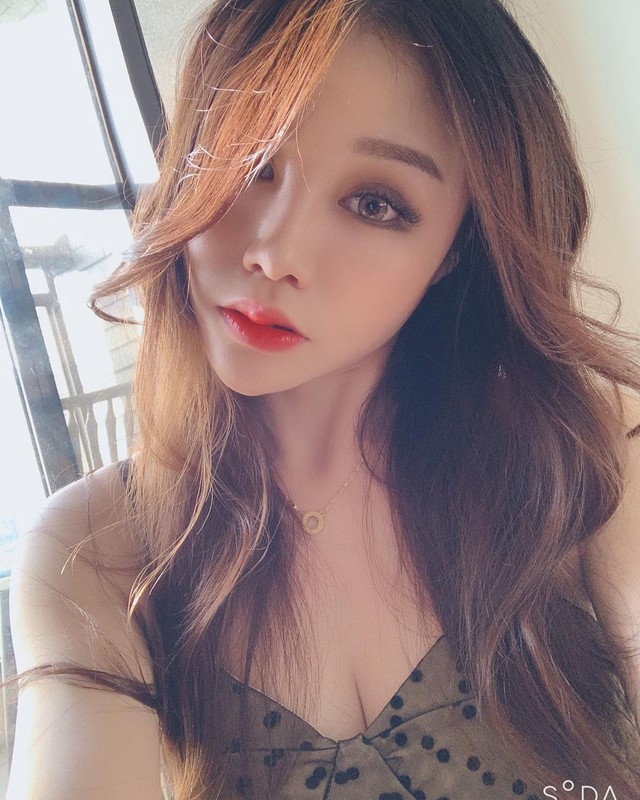 正妹紋繡師Miki唯美自拍小露事業線性感嫵媚好迷人-第1章-图片10