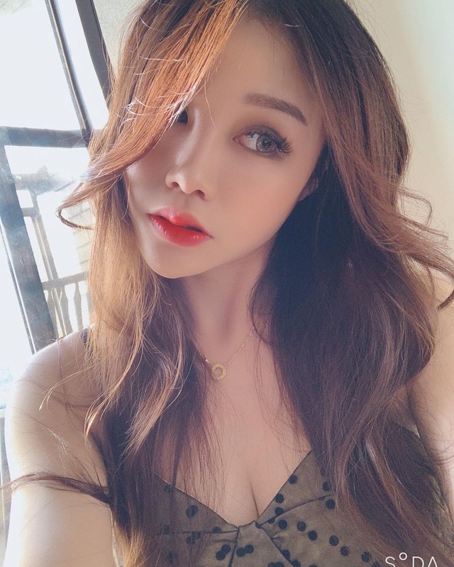 正妹紋繡師Miki唯美自拍小露事業線性感嫵媚好迷人-第1章-图片13