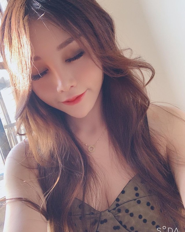 正妹紋繡師Miki唯美自拍小露事業線性感嫵媚好迷人-第1章-图片14