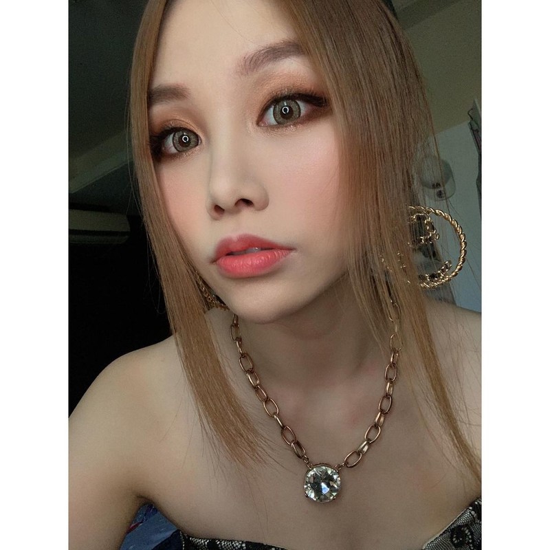 正妹紋繡師Miki唯美自拍小露事業線性感嫵媚好迷人-第1章-图片18