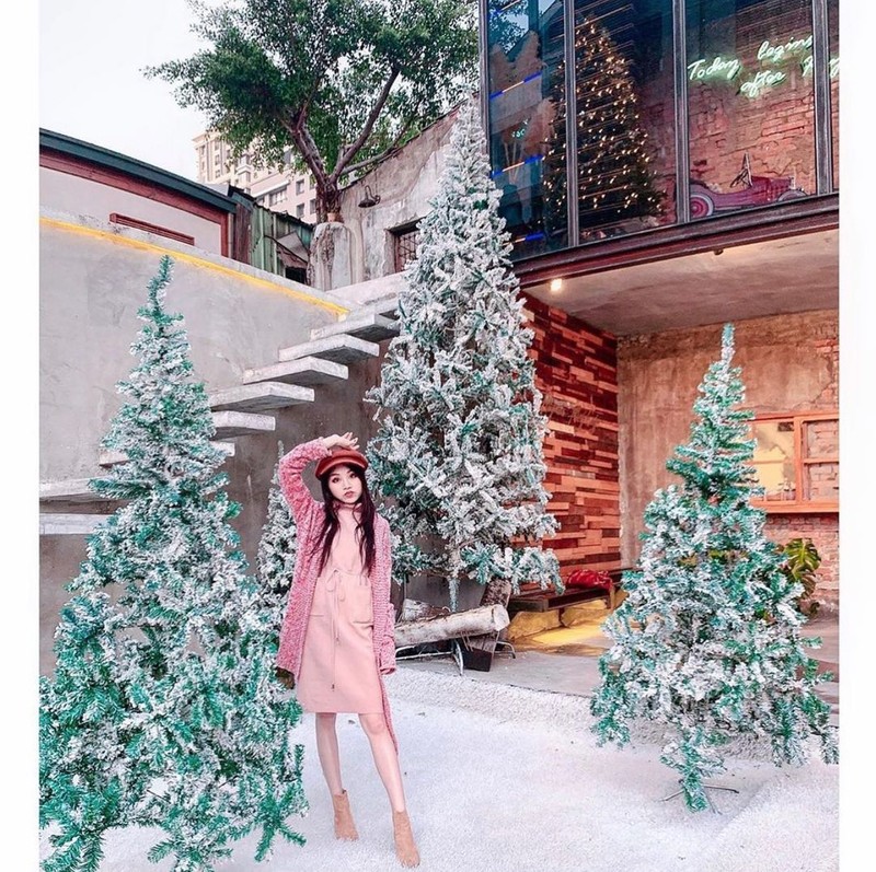 正妹紋繡師Miki唯美自拍小露事業線性感嫵媚好迷人-第1章-图片19