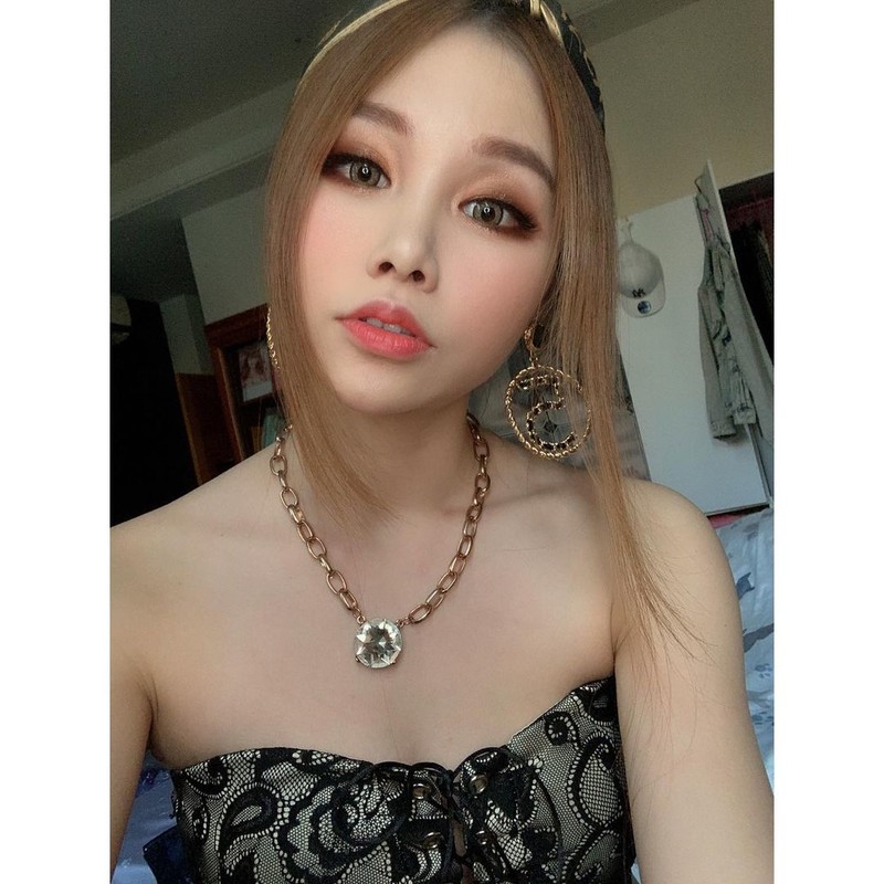 正妹紋繡師Miki唯美自拍小露事業線性感嫵媚好迷人-第1章-图片20