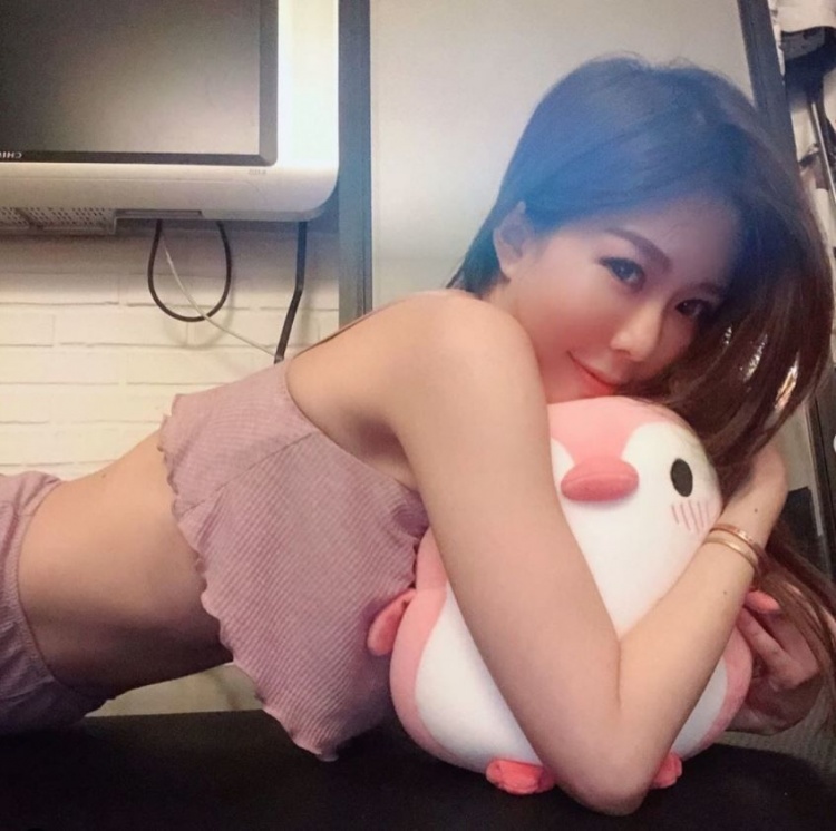 就是不愛穿衣服！服設女神「E奶波光粼粼」超撩人：這種藝術照我可以~紗那醬Chana Chiang-第1章-图片4