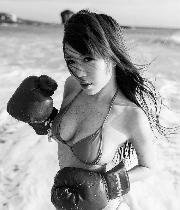 就是不愛穿衣服！服設女神「E奶波光粼粼」超撩人：這種藝術照我可以~紗那醬Chana Chiang-第1章-图片12