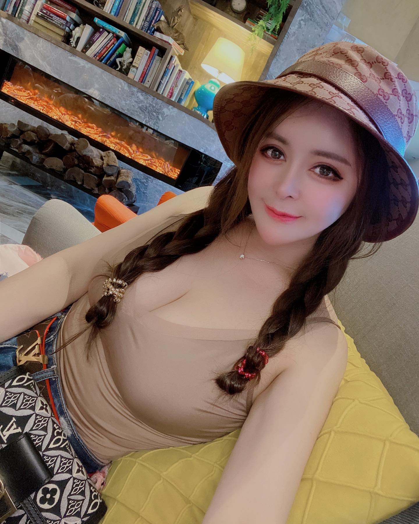 適合深夜欣賞的火辣尤物！嬌豔美人「冰嫣」E 乳不藏私 性感辣照大合輯-第1章-图片26