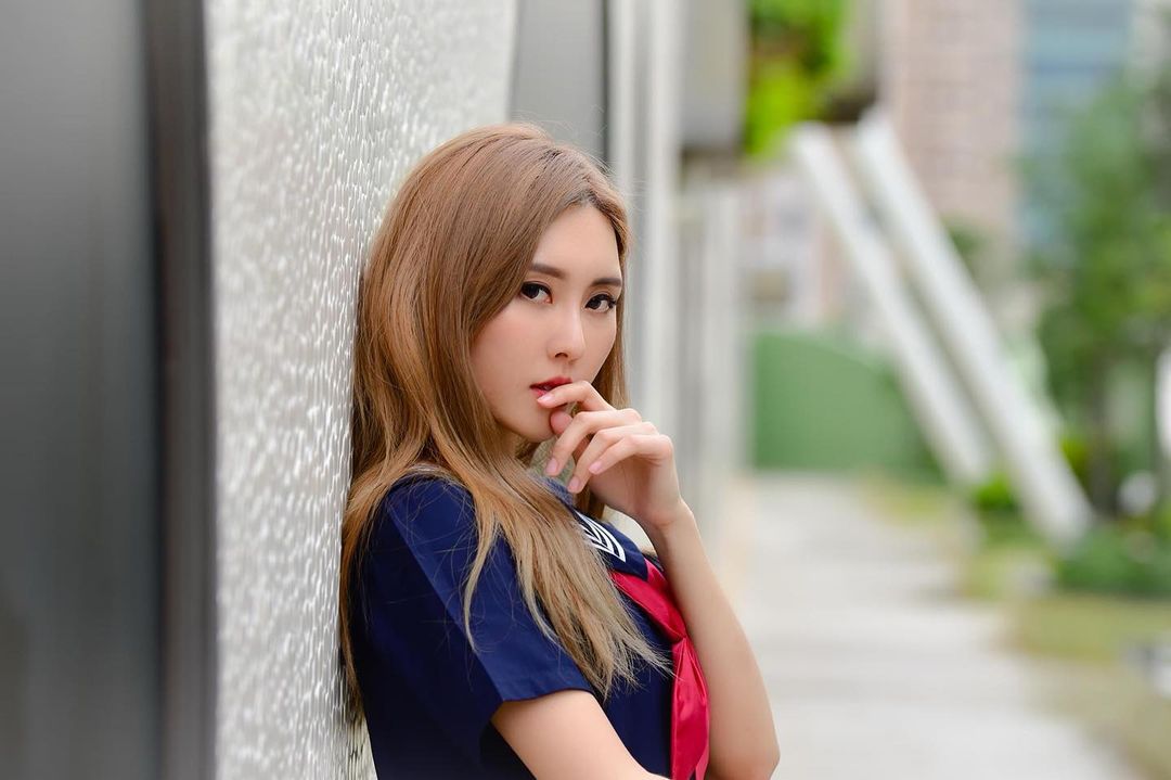 Charming in front of the fire...-第1章-图片8