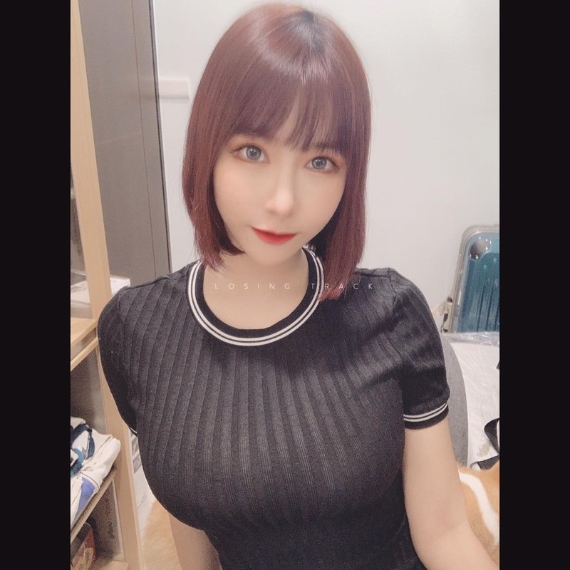 正妹Sylvia希維亞粉紅挖空泳裝「中門大開」惹火美胸蹦出辣翻-第1章-图片9