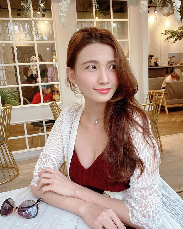 美腿女神Candice蔡譯心不只秀腿再多放送事業線正翻了-第1章-图片4