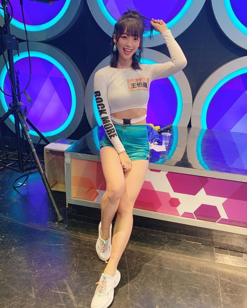 台藝系花「王怡蘋 Tomo」職籃啦啦甜美長相好清純與反差好身材：一刻都不能鬆懈-第1章-图片17
