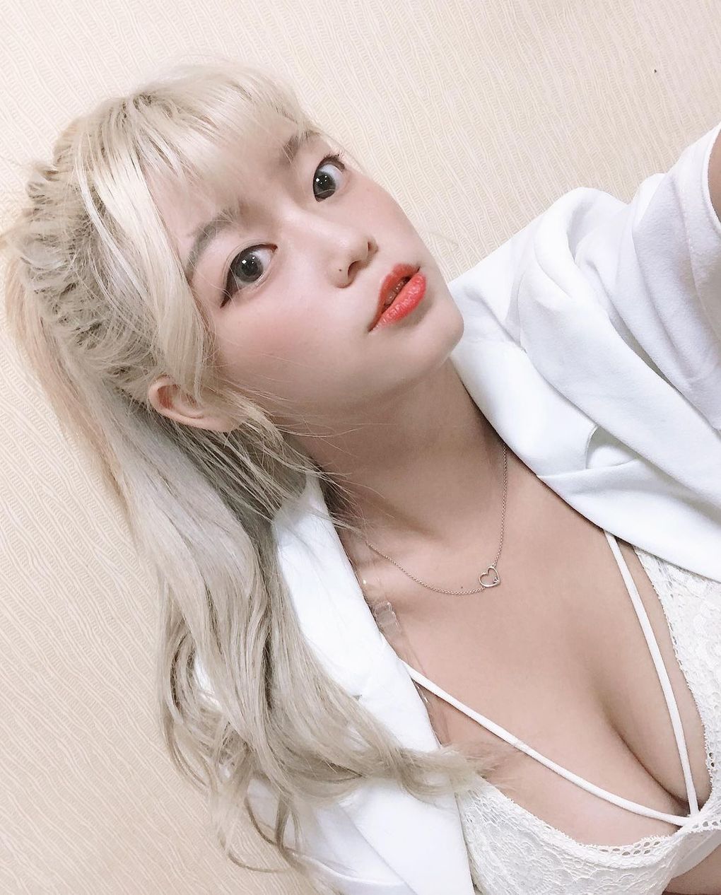 Bikini sister identity revealed!Firew idol group member