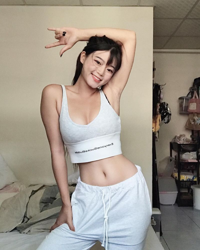Bikini sister identity revealed!Firew idol group member