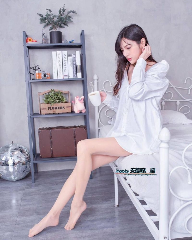 黑絲襪、白襯衫的經典誘惑,「許小葆」甜美長腿女神:就是要給你無限遐想-第1章-图片18