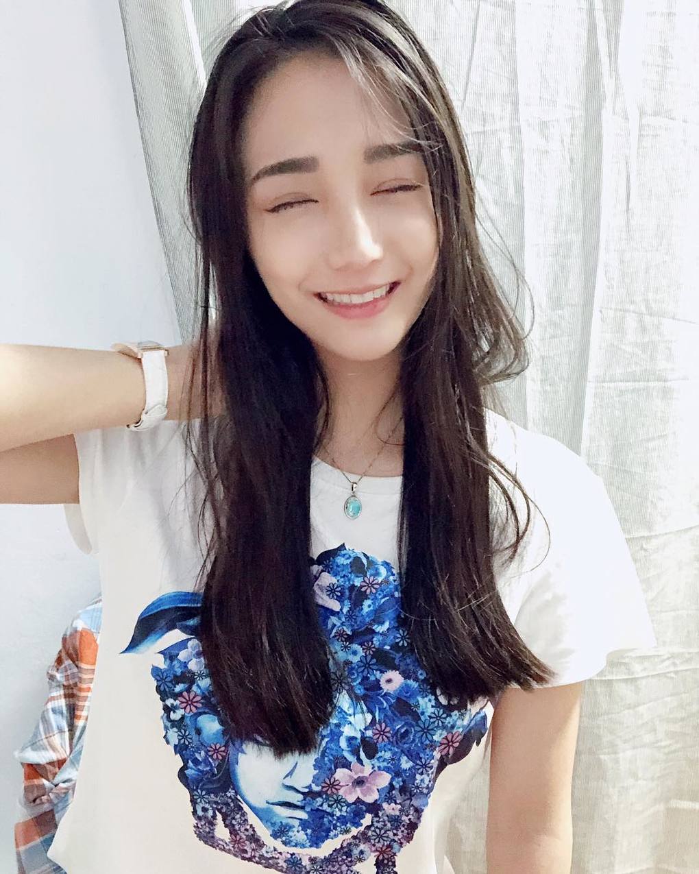 超深邃電眼「嗨底 Heidi Han」長髮飄逸與清純樣貌使人著迷 看她修長的手指這樣渾身酥麻麻-第1章-图片4