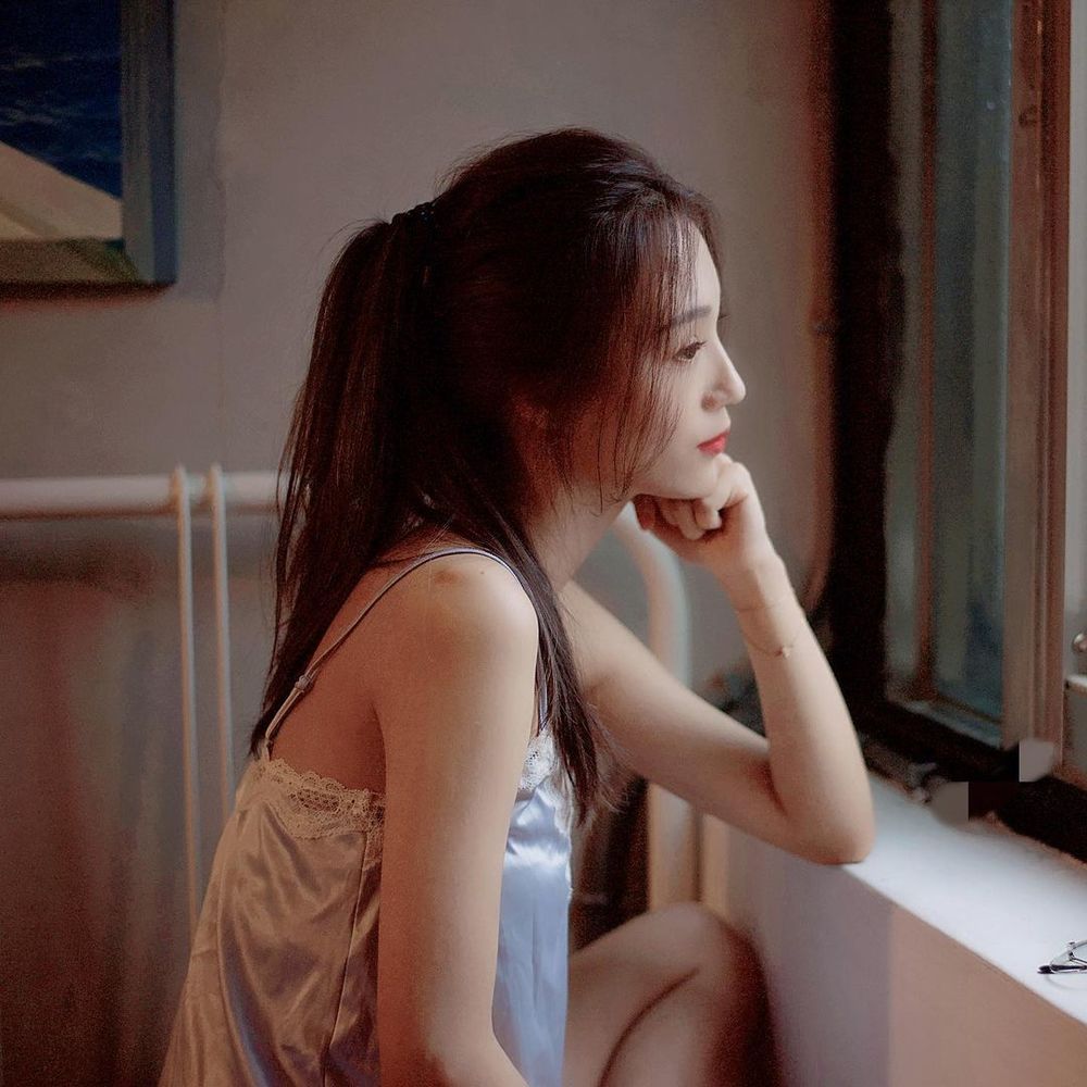 超深邃電眼「嗨底 Heidi Han」長髮飄逸與清純樣貌使人著迷 看她修長的手指這樣渾身酥麻麻-第1章-图片8