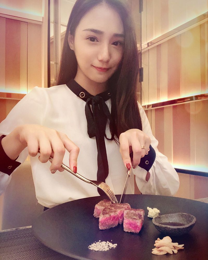 超深邃電眼「嗨底 Heidi Han」長髮飄逸與清純樣貌使人著迷 看她修長的手指這樣渾身酥麻麻-第1章-图片12