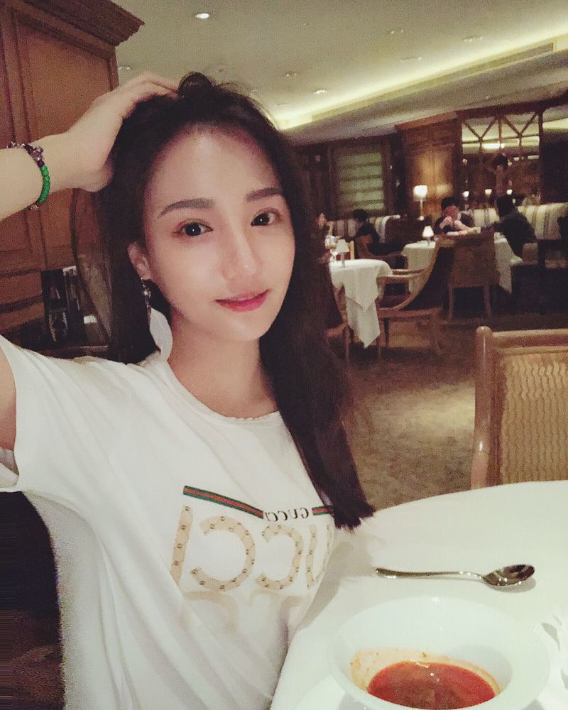 超深邃電眼「嗨底 Heidi Han」長髮飄逸與清純樣貌使人著迷 看她修長的手指這樣渾身酥麻麻-第1章-图片13