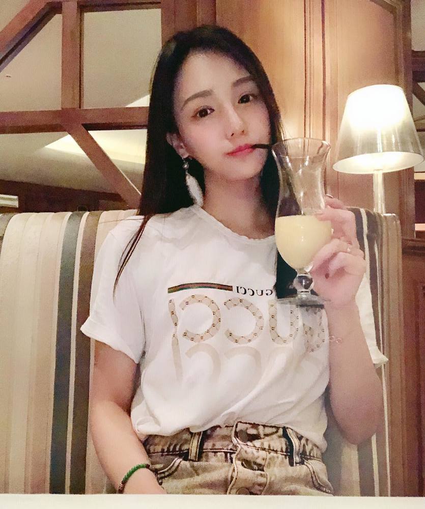 超深邃電眼「嗨底 Heidi Han」長髮飄逸與清純樣貌使人著迷 看她修長的手指這樣渾身酥麻麻-第1章-图片14