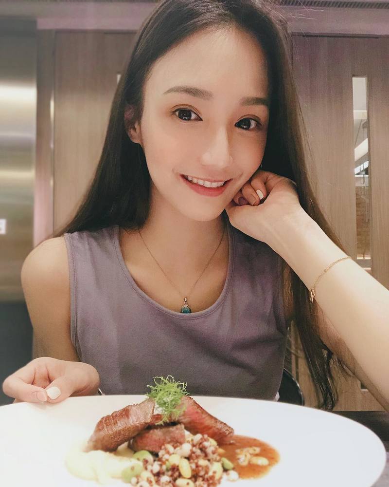 超深邃電眼「嗨底 Heidi Han」長髮飄逸與清純樣貌使人著迷 看她修長的手指這樣渾身酥麻麻-第1章-图片23