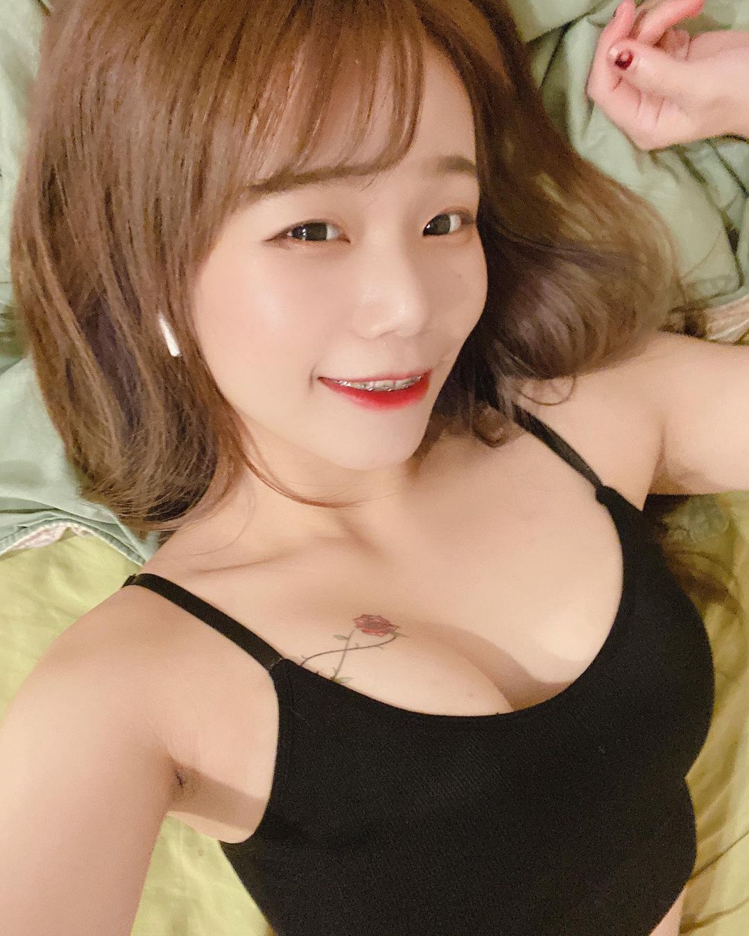 菈菈 美乳胸型直接現形:除了奶子我什麼都看不到-第1章-图片7