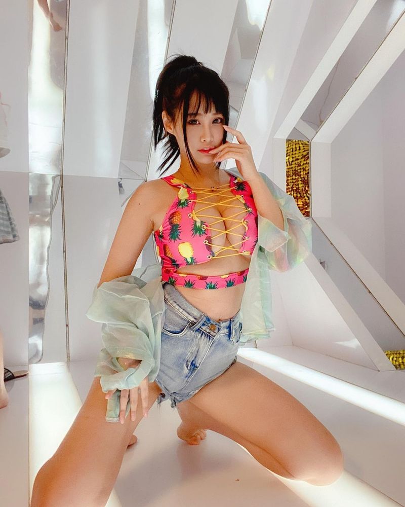 這麼胸猛怎麼會是隻無害的兔兔 「Hana Tu 卡比兔」高顏值與美巨乳 作風大膽神視角直接來-第1章-图片31