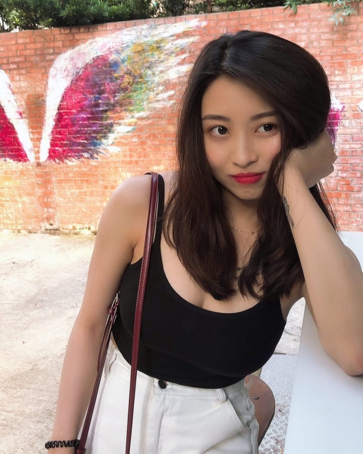 性感姊妹丼！超正「雙胞胎姐妹」飽滿雙球＋S級翹臀:我全都要~劉琪琪&育捷-第1章-图片9