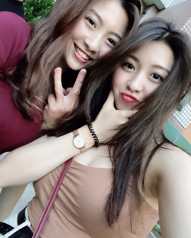 性感姊妹丼！超正「雙胞胎姐妹」飽滿雙球＋S級翹臀:我全都要~劉琪琪&育捷-第1章-图片11