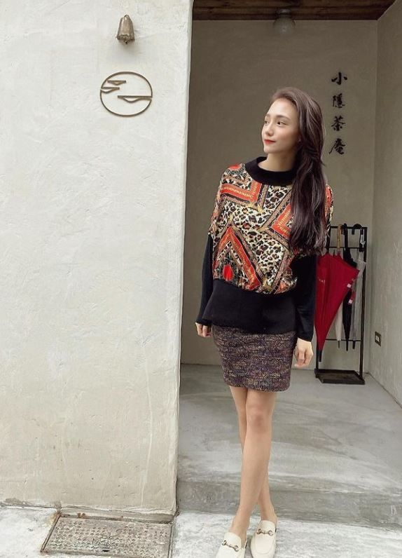 深邃電眼會勾人！氣質滿滿「飄逸長髮+纖細身材」讓人戀愛：這笑容沒缺點！-第1章-图片7