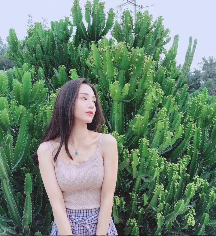 深邃電眼會勾人！氣質滿滿「飄逸長髮+纖細身材」讓人戀愛：這笑容沒缺點！-第1章-图片17