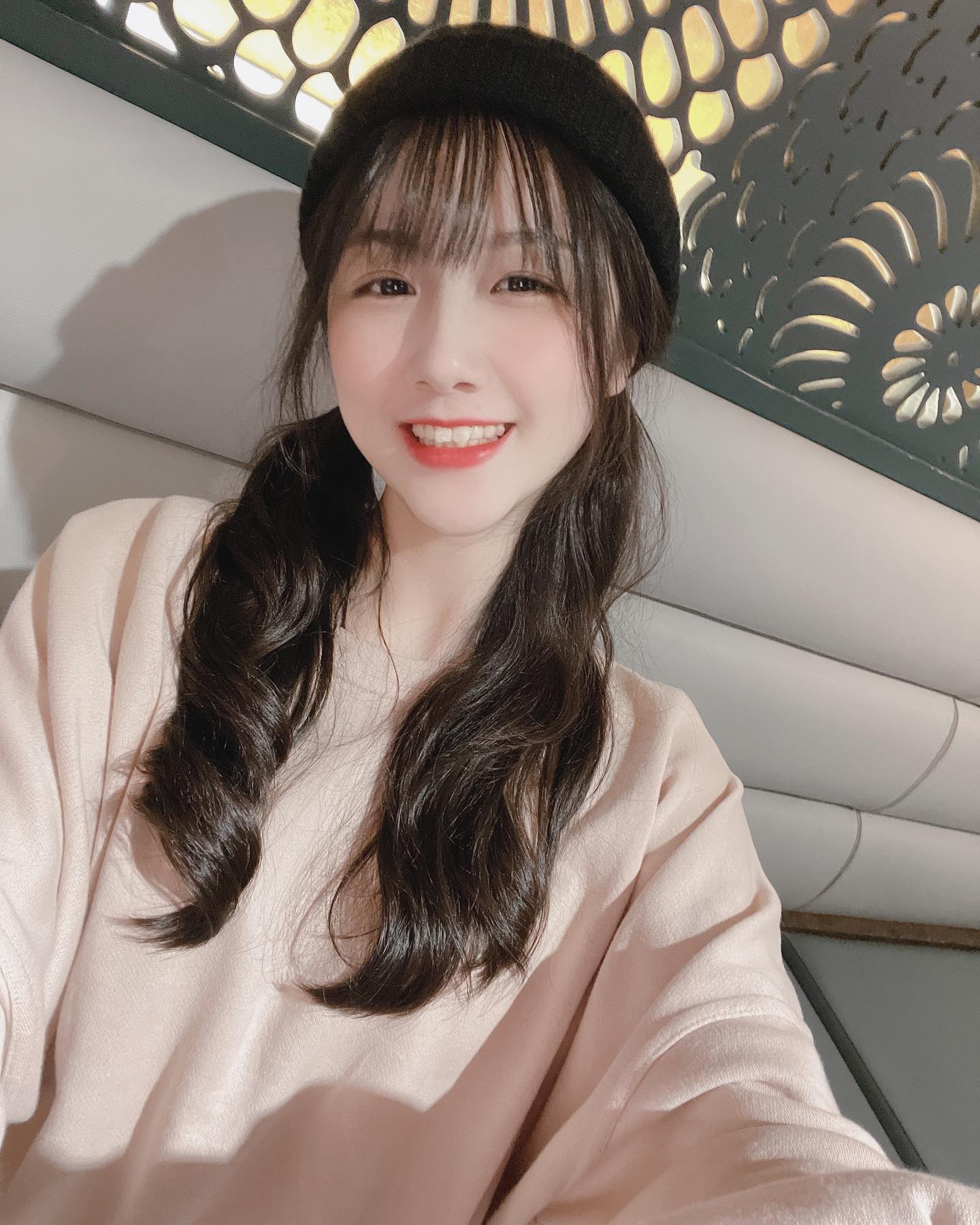 逆天長腿與清新顏值「魏凱芃」身材太胸令人禁不起誘惑：這件衣服哪裡買的-第1章-图片1