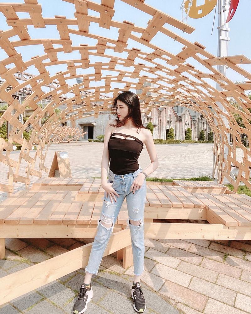 逆天長腿與清新顏值「魏凱芃」身材太胸令人禁不起誘惑：這件衣服哪裡買的-第1章-图片24