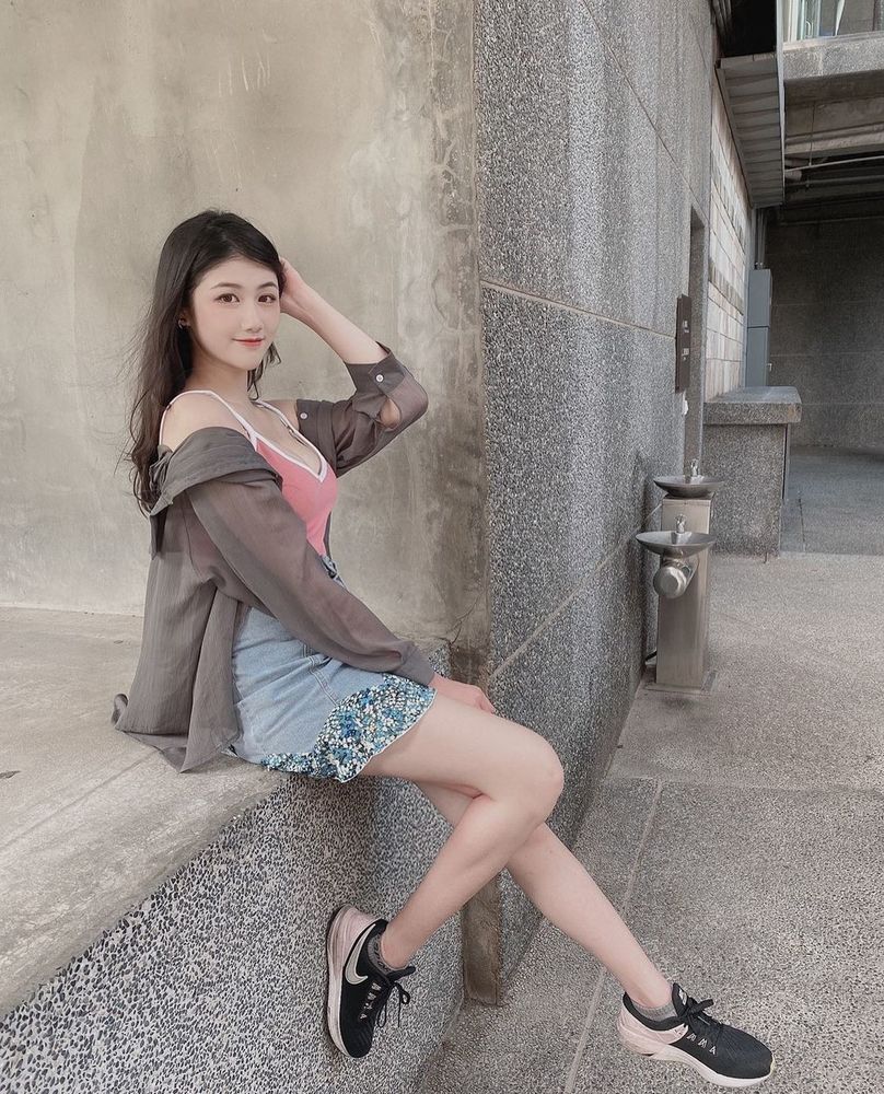 逆天長腿與清新顏值「魏凱芃」身材太胸令人禁不起誘惑：這件衣服哪裡買的-第1章-图片44