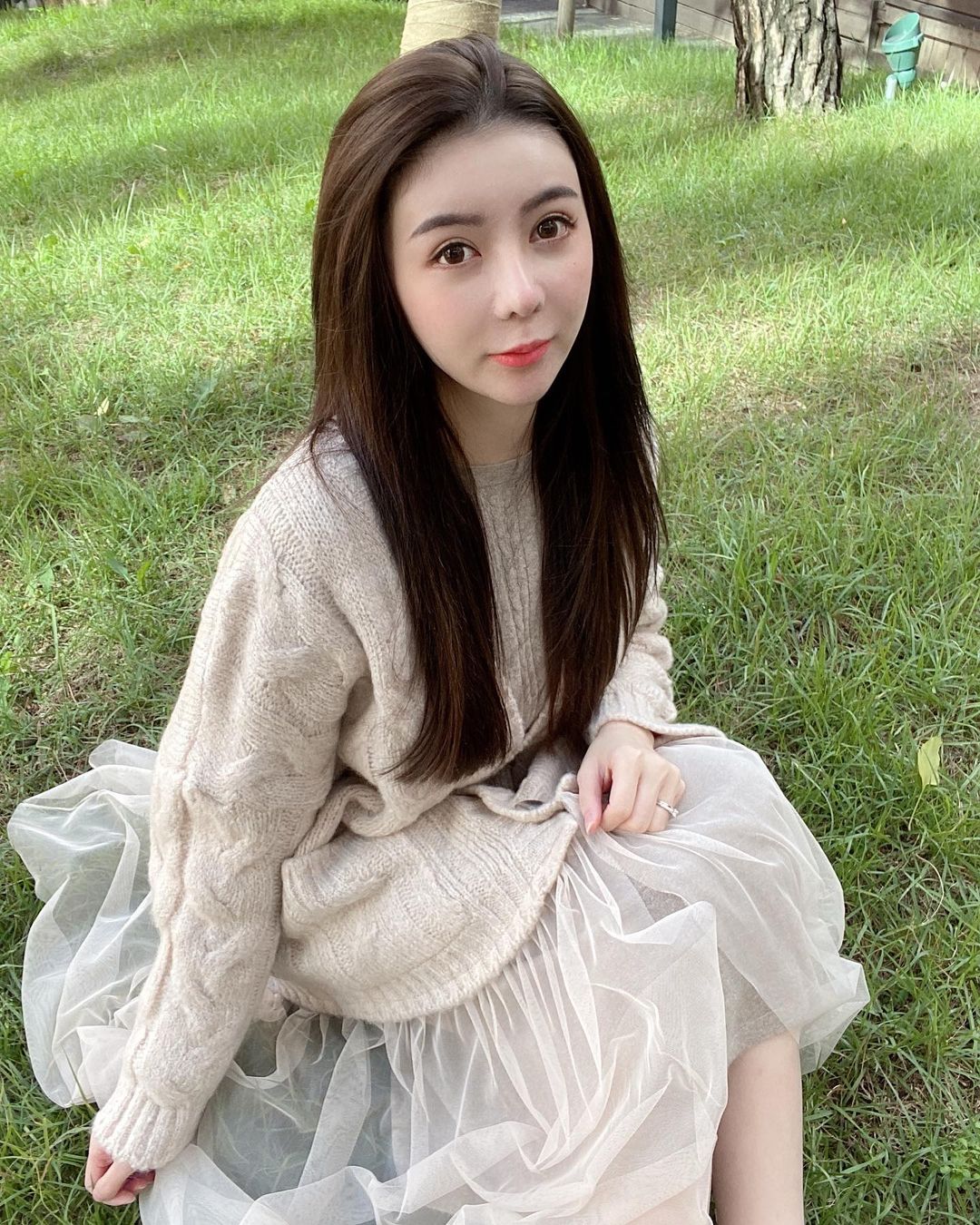 黃可比 氣質滿滿的正妹......纖細身材讓人戀愛-第1章-图片1